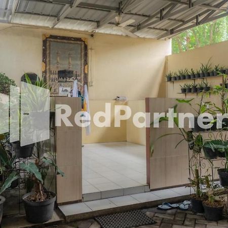 Vandhela Homestay Syariah Mitra Reddoorz Surabaya Eksteriør billede