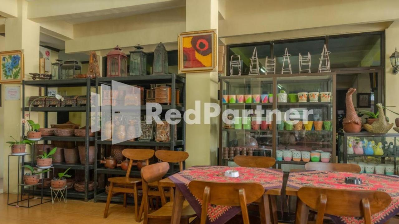 Vandhela Homestay Syariah Mitra Reddoorz Surabaya Eksteriør billede