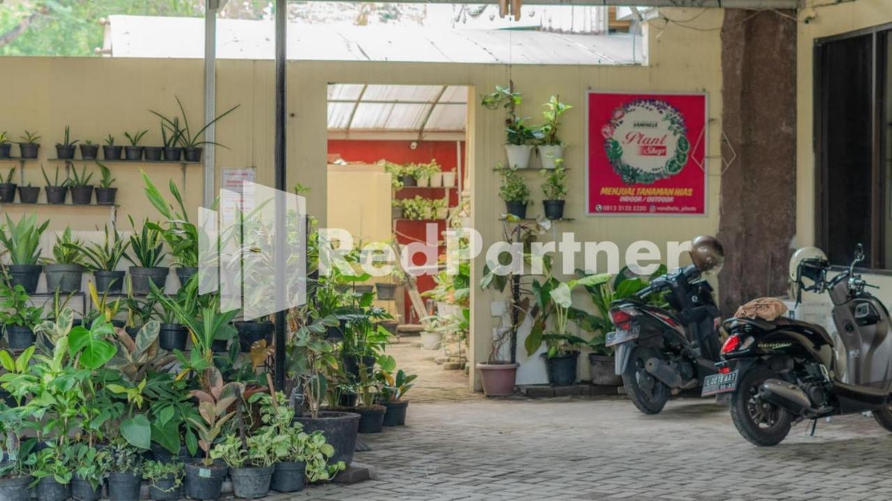 Vandhela Homestay Syariah Mitra Reddoorz Surabaya Eksteriør billede