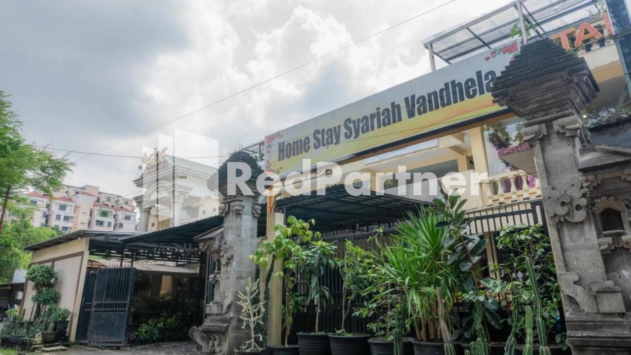 Vandhela Homestay Syariah Mitra Reddoorz Surabaya Eksteriør billede